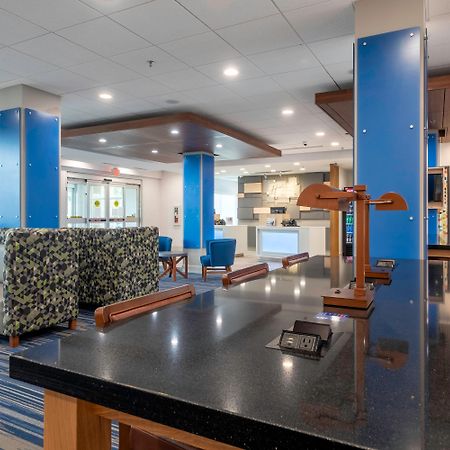 Holiday Inn Express & Suites - Staunton By Ihg Exterior foto